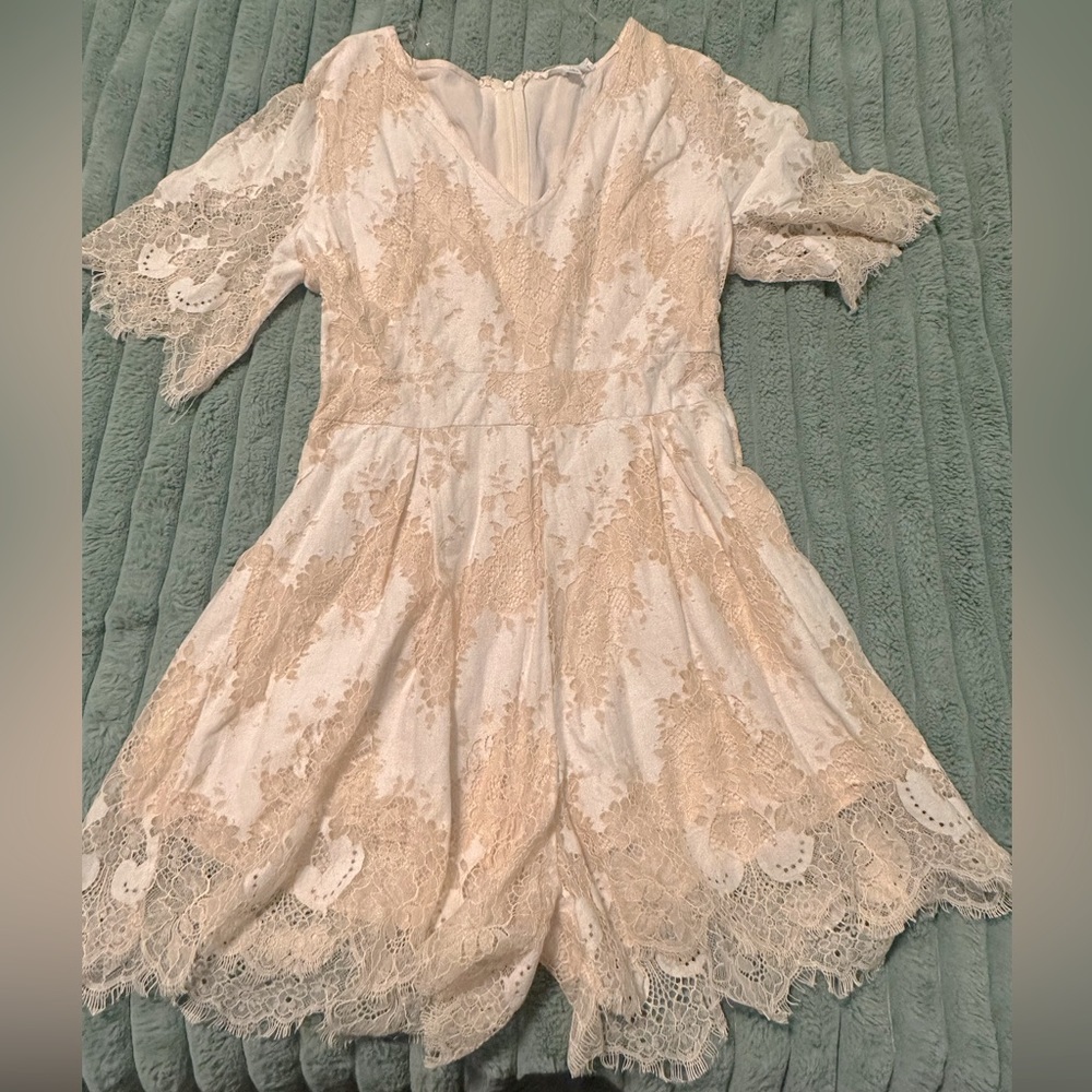 Crème lace romper. Perfect condition, size medium.
